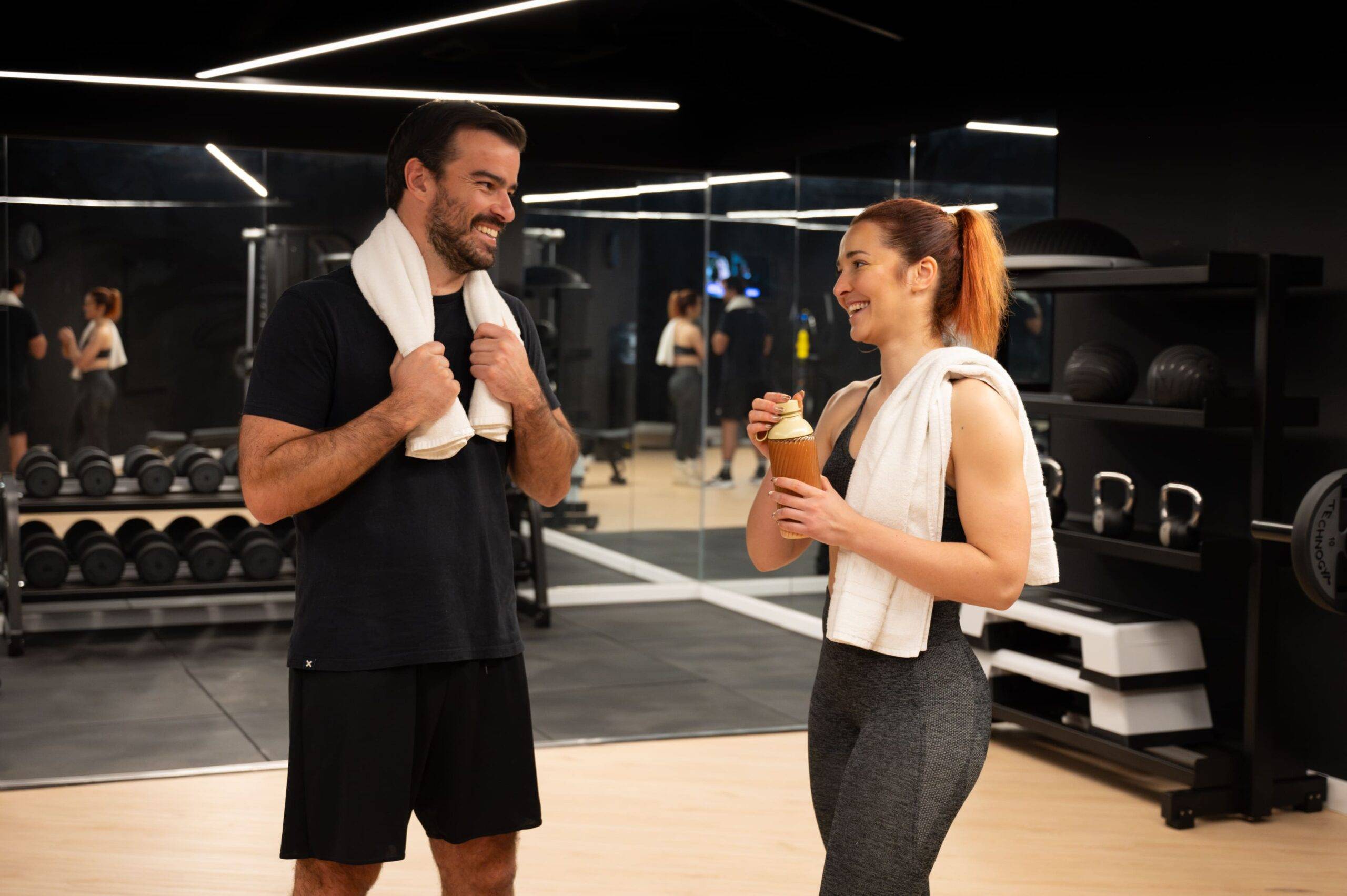 Couple practicing exercise in the fitness room in Sesimbra