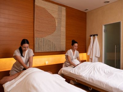 Couples having massage at the wellness hub sesimbra