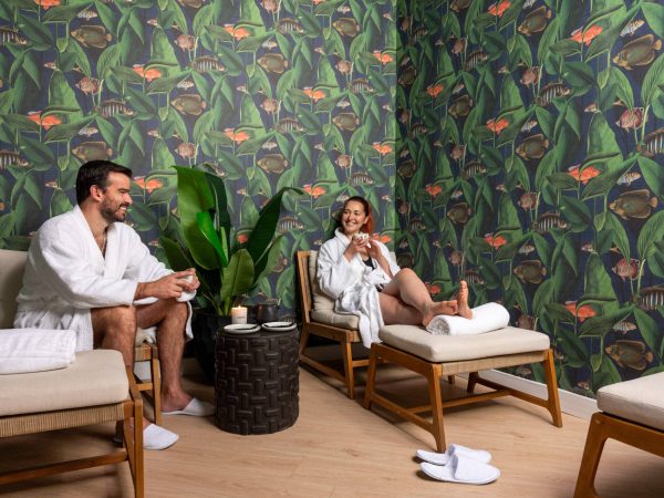 Couple enjoying relaxing moment at Wellness Hub Sesimbra